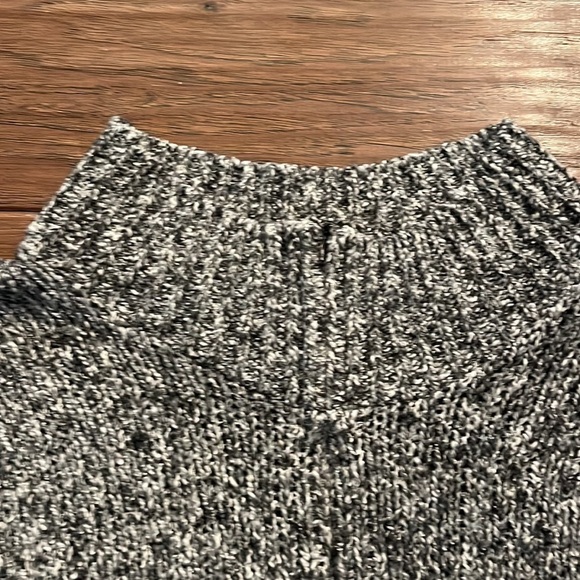 SAKS FIFTH AVENUE Folio Collection Sweater Size L - Picture 5 of 6